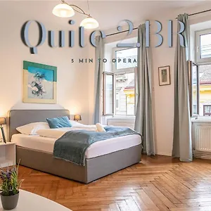  Apartament Roomy 2br Apt. Near Akh -perfect For Longstays