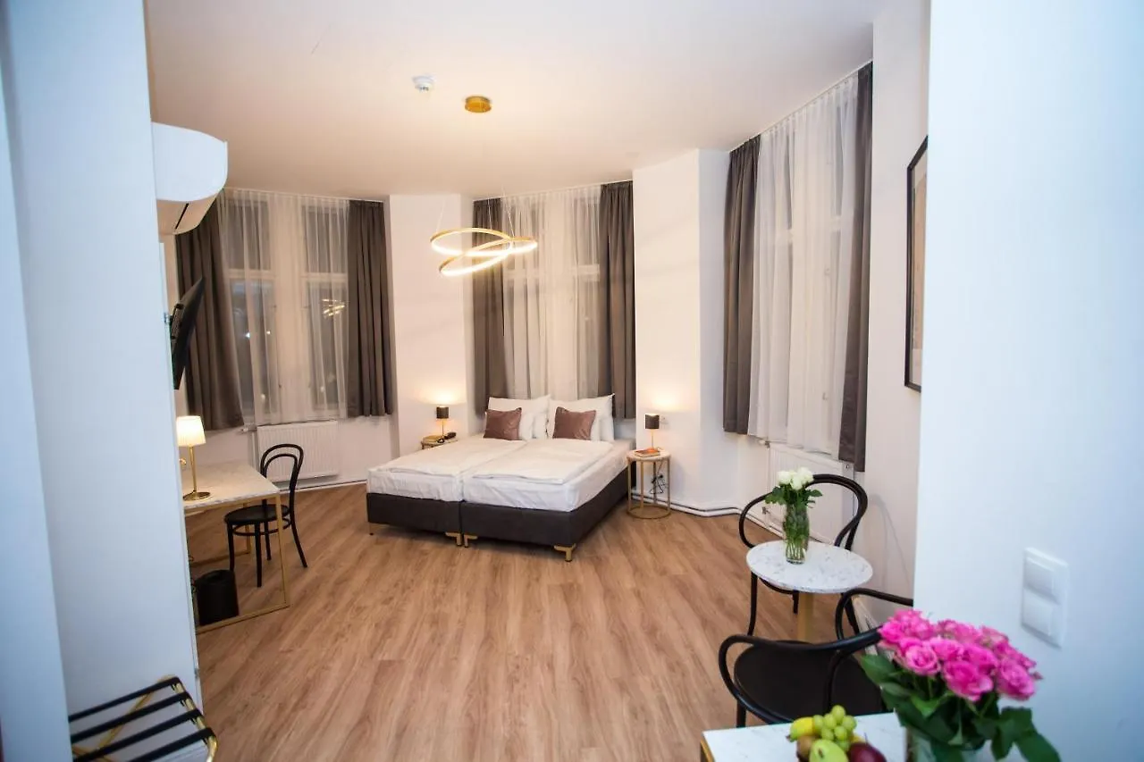 Private Central Vienna I Self Check In Homestay