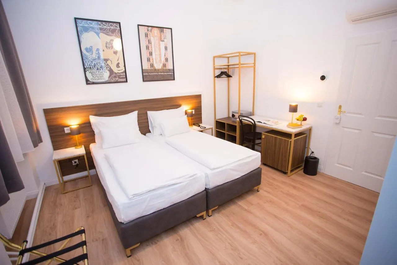 Private Central Vienna I Self Check In Homestay