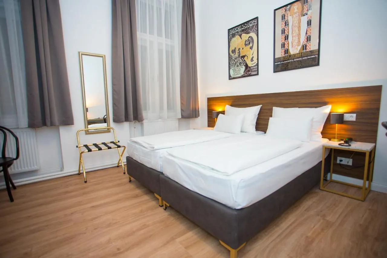 Private Central Vienna I Self Check In Homestay