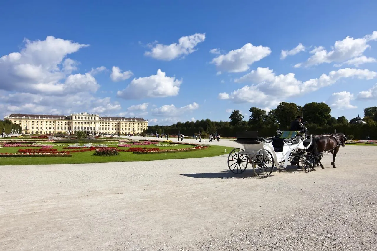 Private Central Vienna I Self Check In Homestay